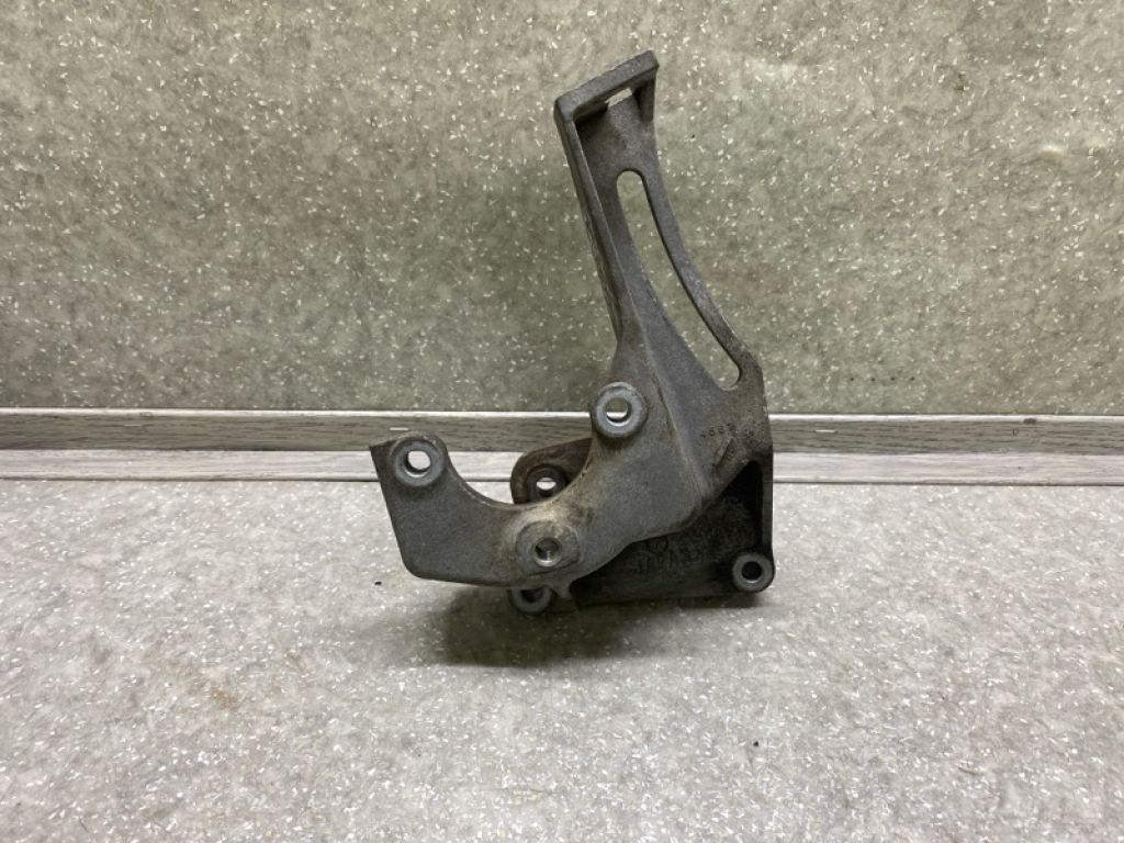 22870AA110 | Кронштейн насоса гідропідсилювача керма SUBARU FORESTER SG 02-07