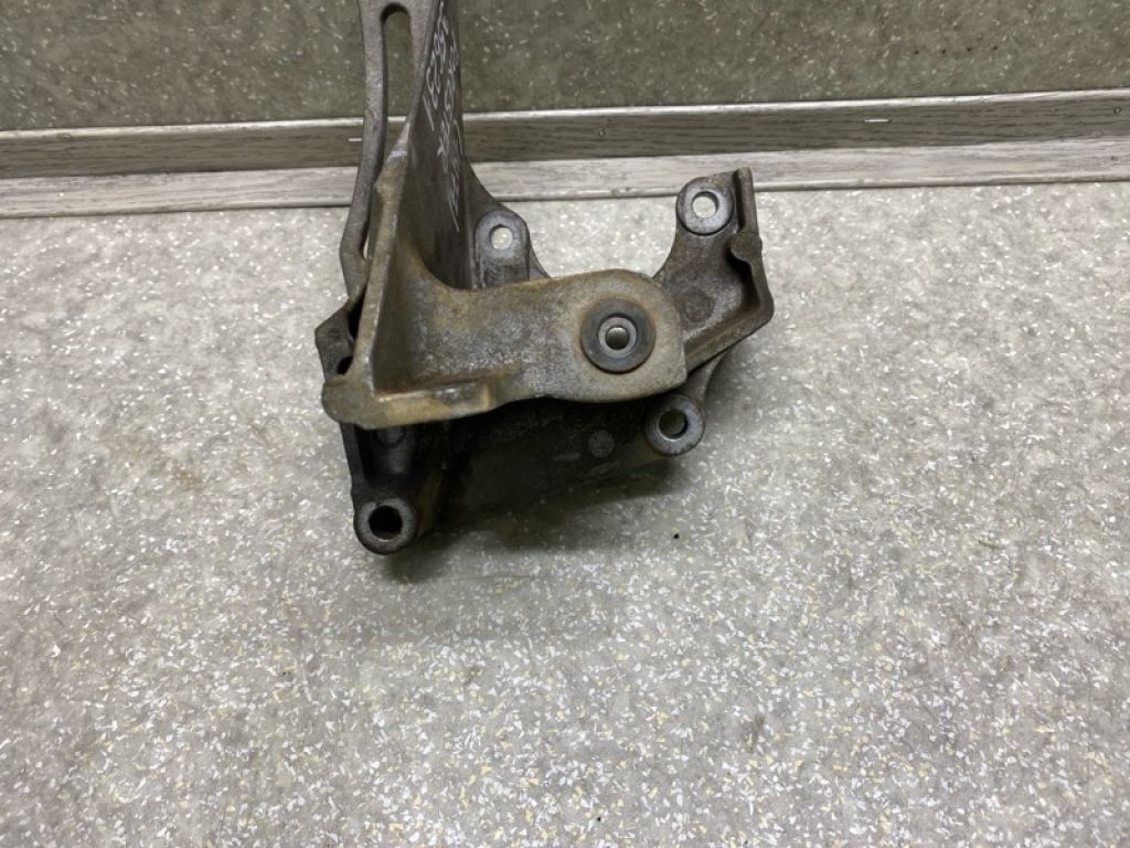 22870AA110 | Кронштейн насоса гідропідсилювача керма SUBARU FORESTER SG 02-07 - Фото 3