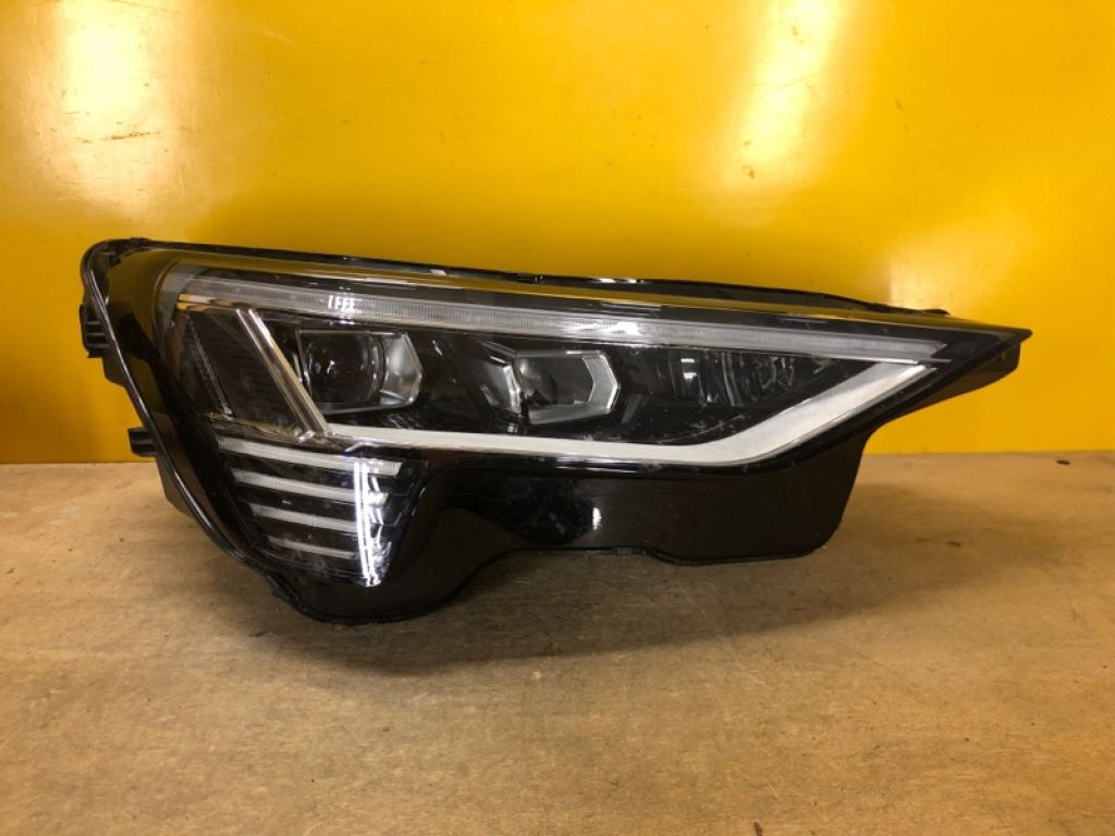 4KE 941 782 | Фара прав. AUDI Q8 E-TRON 19-