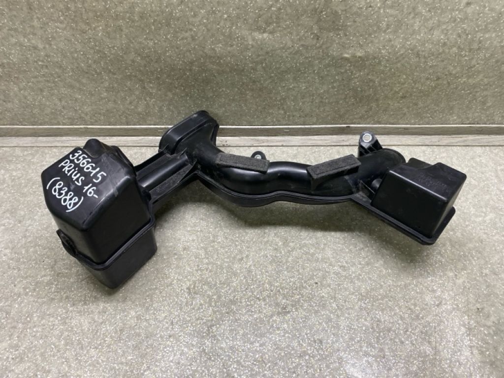 17751-37110 | патрубок повітряного фільтра TOYOTA PRIUS 16-