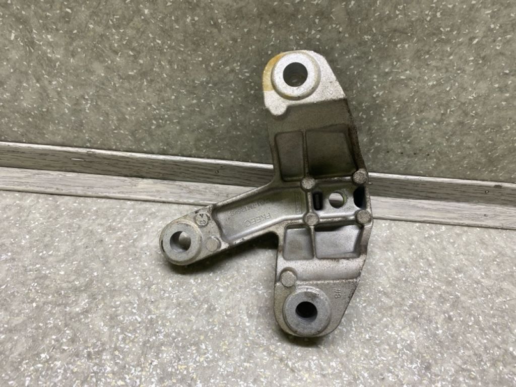 BV6Z-7M125-A | Кронштейн КПП FORD FOCUS 10-18 - Фото 2