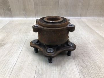 Маточина колеса задн. лів. NISSAN PATHFINDER R52 12-21