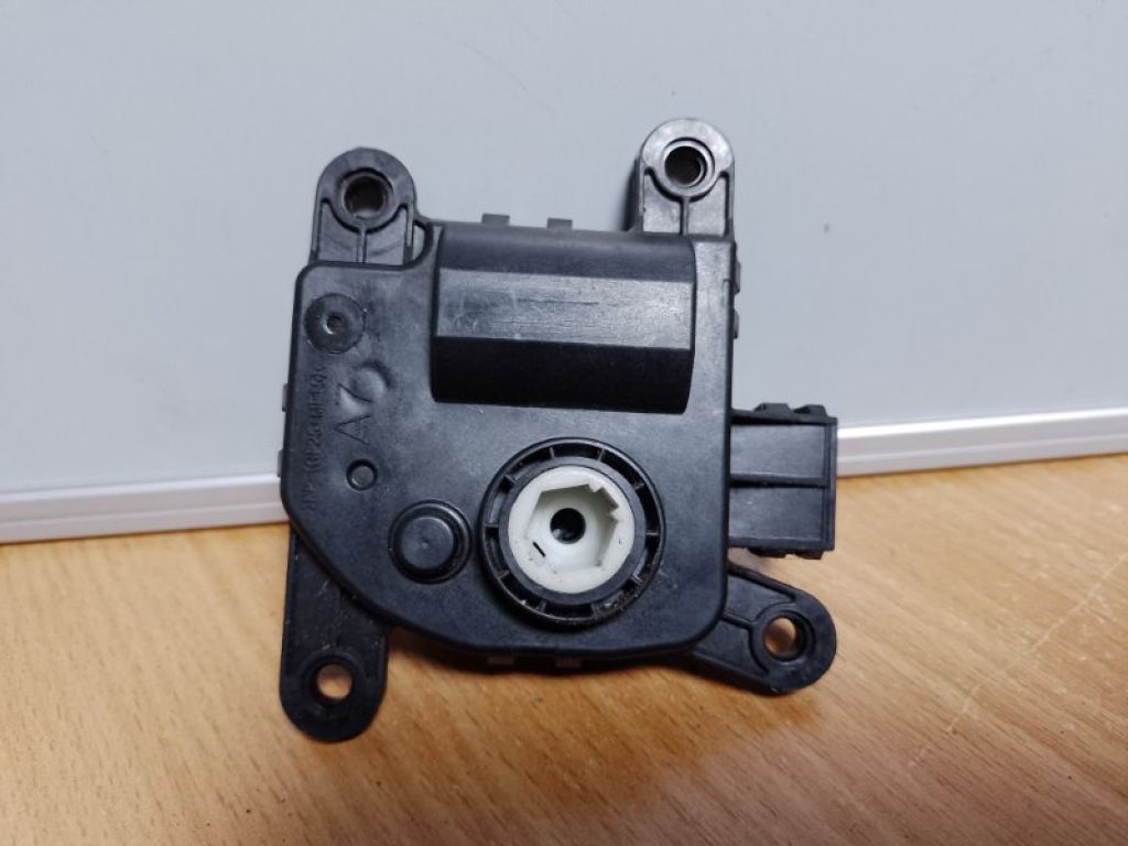 97161-1JAA0 | Моторчик заслонки печки KIA SORENTO UM 14- - Фото 3