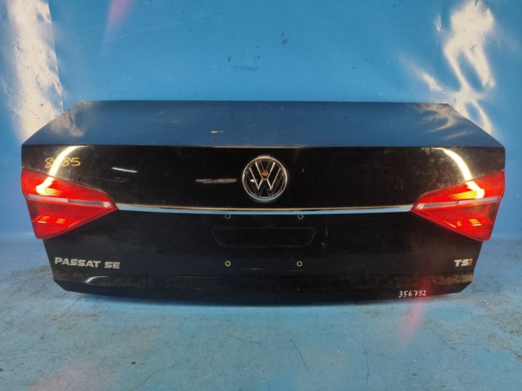 561 827 025 L | Кришка багажника VOLKSWAGEN PASSAT B8 14-