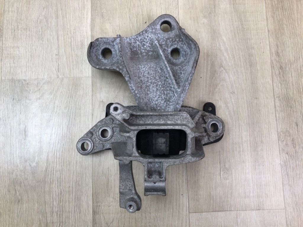 39037511 | Подушка АКПП лів. CHEVROLET CRUZE 15-