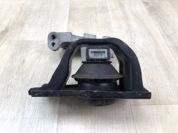 Подушка двигуна прав. NISSAN ROGUE 08-15