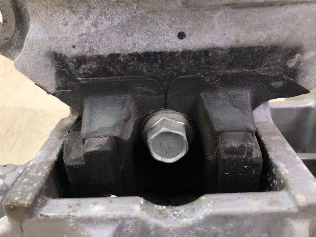 11220ET81B | Подушка двигуна лів. NISSAN ROGUE 08-15 - Фото 6