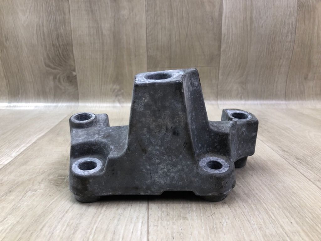 68186227AA | Кронштейн двигуна лів. JEEP PATRIOT 10-17