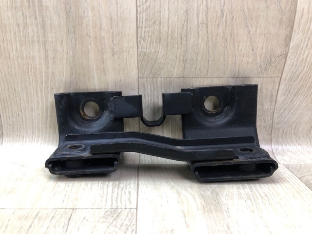 62440-E4900 | Кронштейн передн. лів. KIA SOUL PS 13-19