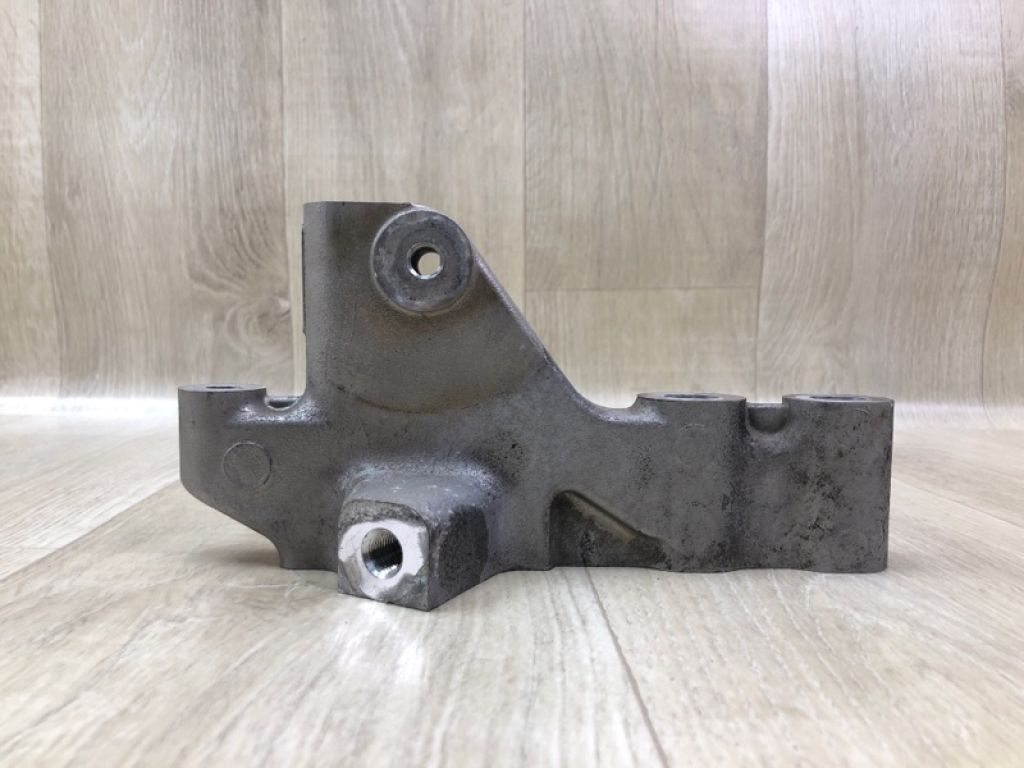 1231331010 | Кронштейн двигуна прав. TOYOTA CAMRY 40 06-11