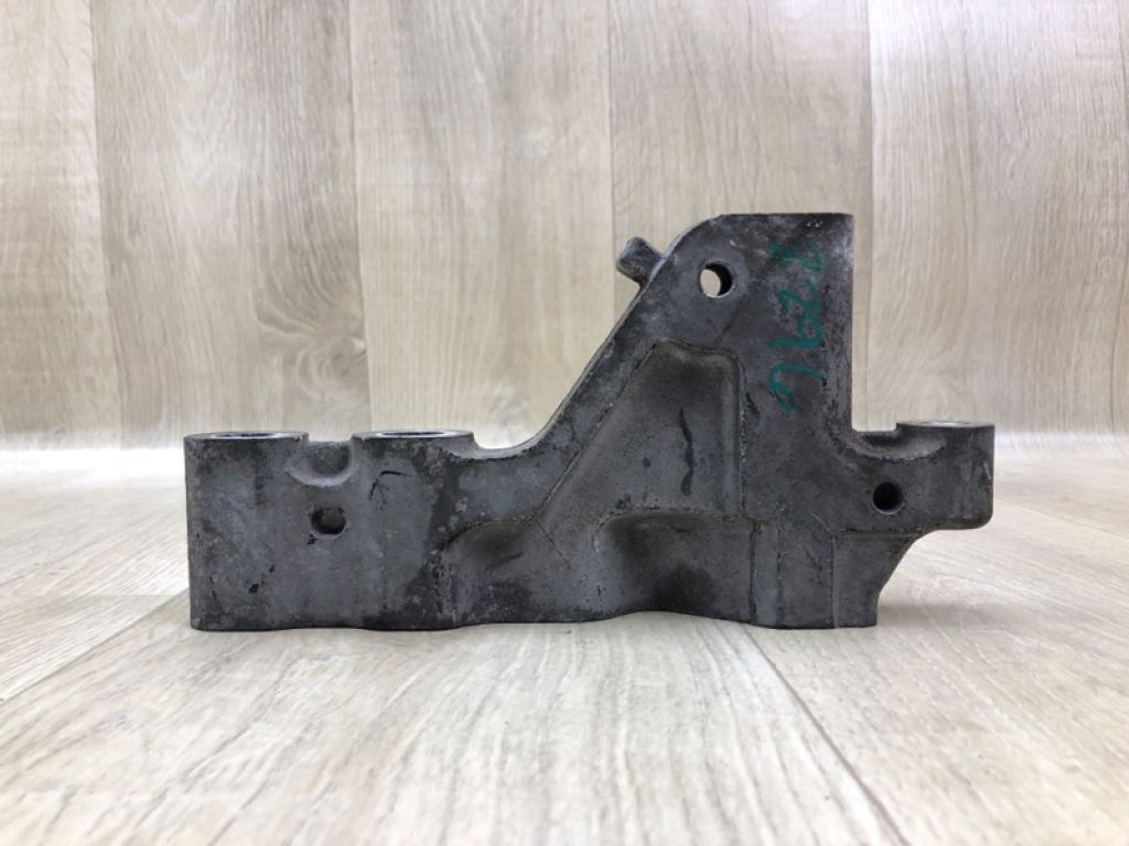 123130P060 | Кронштейн двигуна прав. TOYOTA VENZA 09-16 - Фото 2