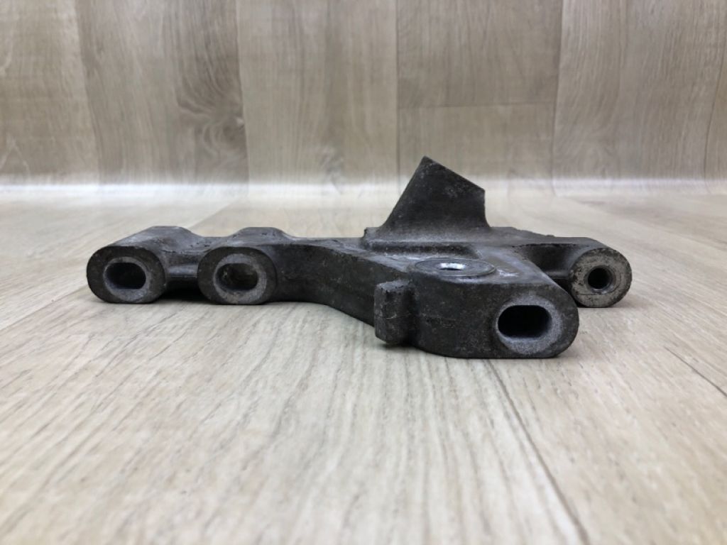 123130P060 | Кронштейн двигуна прав. TOYOTA VENZA 09-16 - Фото 3