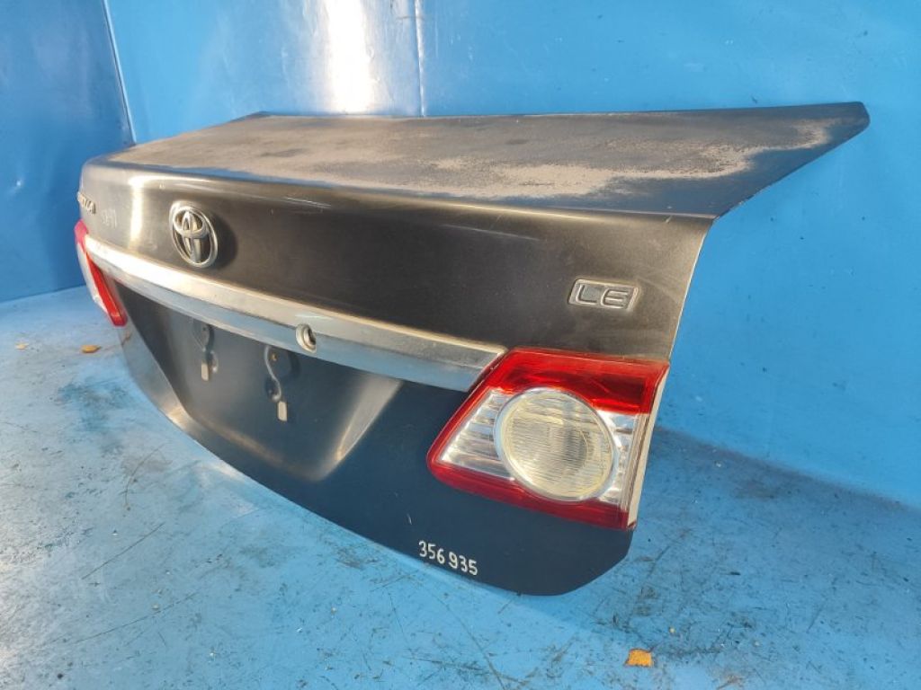 64401-02580 | Кришка багажника TOYOTA COROLLA 150 06-13 - Фото 3