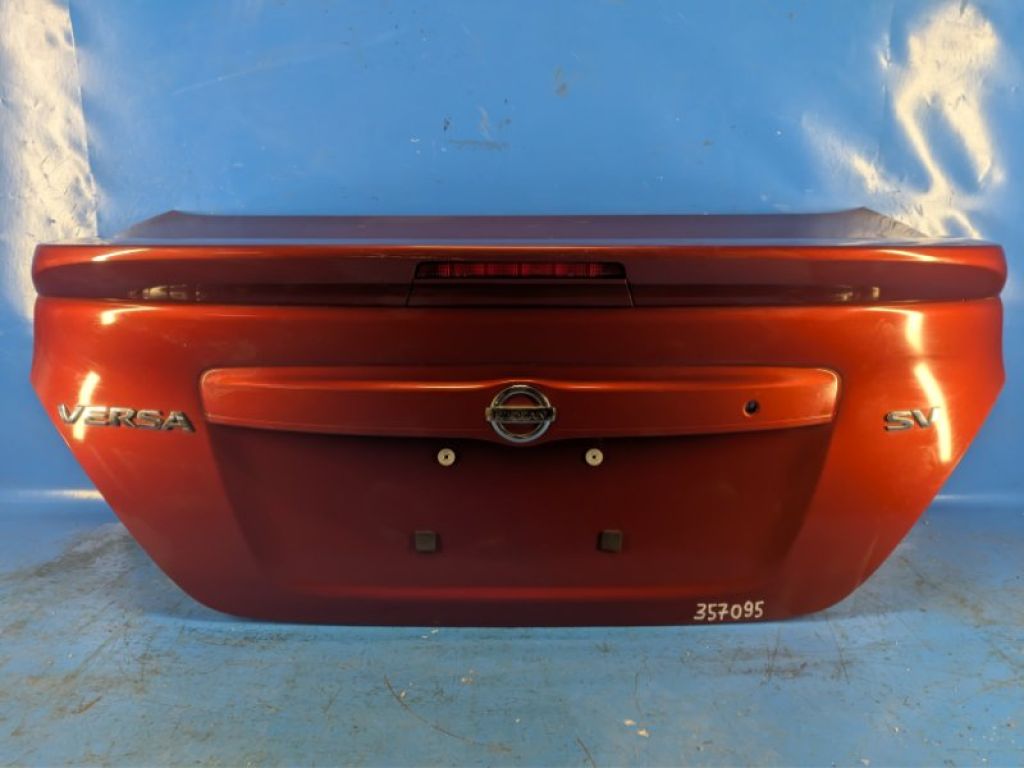 H4300-9KAME | Кришка багажника NISSAN VERSA B17 11-19
