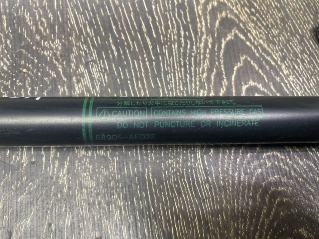 68905AE022 | Амортизатор крышки багажника TOYOTA SIENNA 03-10 - Фото 4