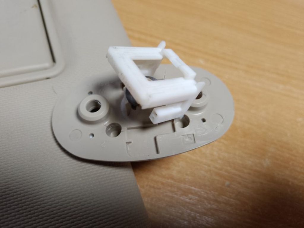 84802-57L00-V6N | Козирок сонцезахисний SUZUKI KIZASHI 09-14 - Фото 7