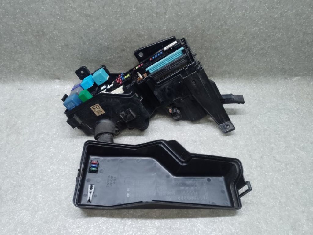 82740-33010 | Блок запобіжників моторний відсік LEXUS ES350 06-12