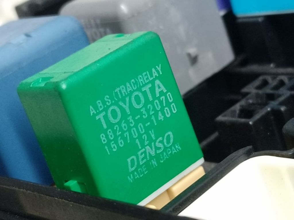 82740-33010 | Блок запобіжників моторний відсік LEXUS ES350 06-12 - Фото 6