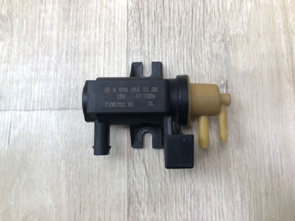 A 010 153 13 28 | Клапан електромагнітний (вакуумний) MERCEDES C-CLASS A205 16-21