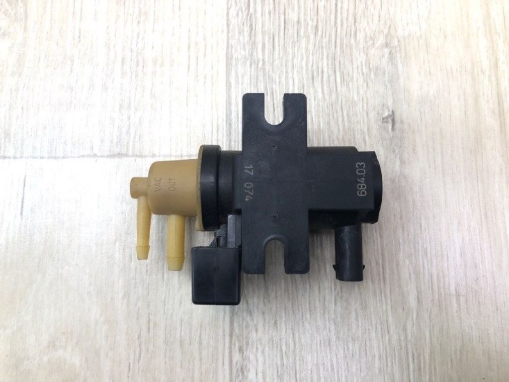 A 010 153 13 28 | Клапан електромагнітний (вакуумний) MERCEDES C-CLASS A205 16-21 - Фото 2