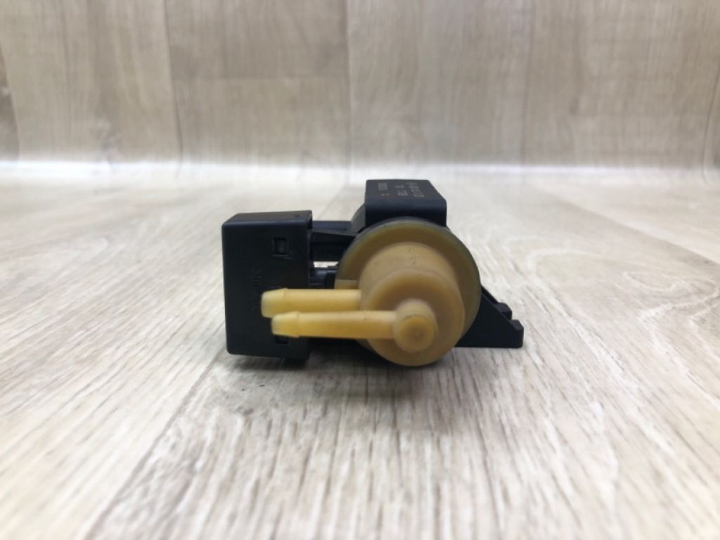 A 010 153 13 28 | Клапан електромагнітний (вакуумний) MERCEDES C-CLASS A205 16-21 - Фото 3