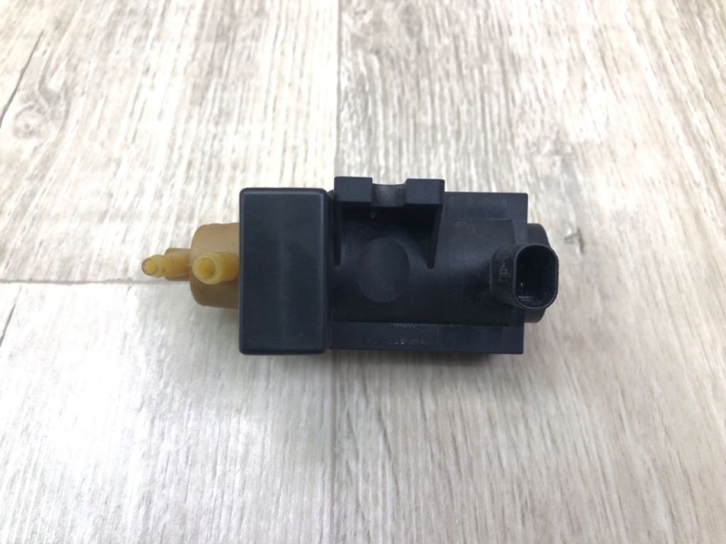 A 010 153 13 28 | Клапан електромагнітний (вакуумний) MERCEDES C-CLASS A205 16-21 - Фото 4