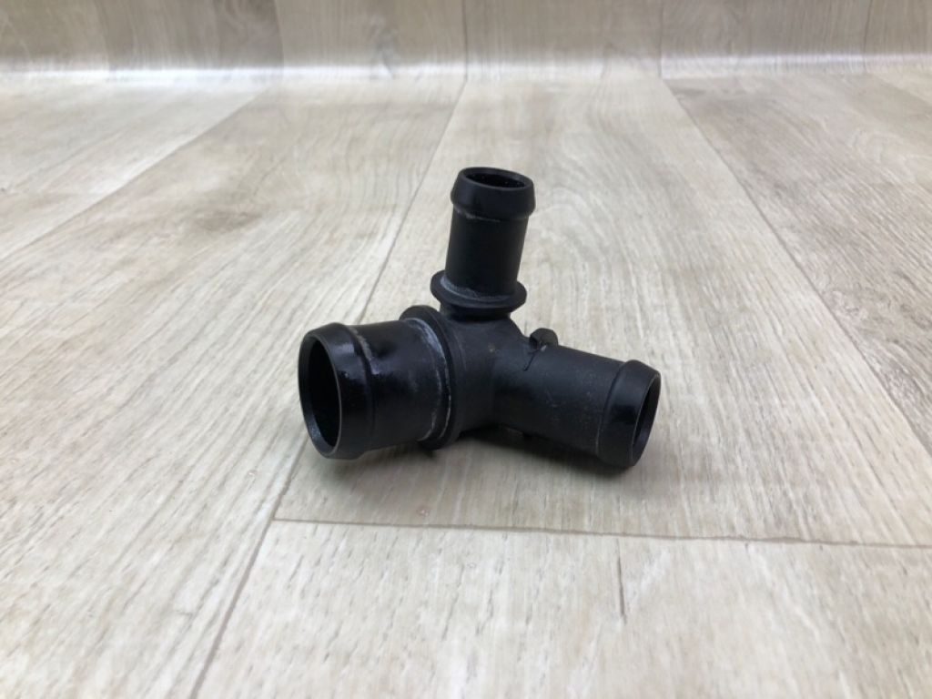 A 274 200 26 82 | Трійник системи охолодження MERCEDES C-CLASS A205 16-21