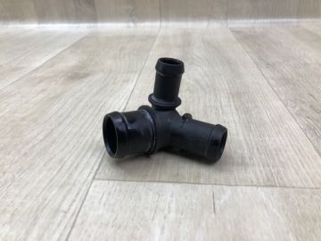 Трійник системи охолодження MERCEDES C-CLASS A205 16-21