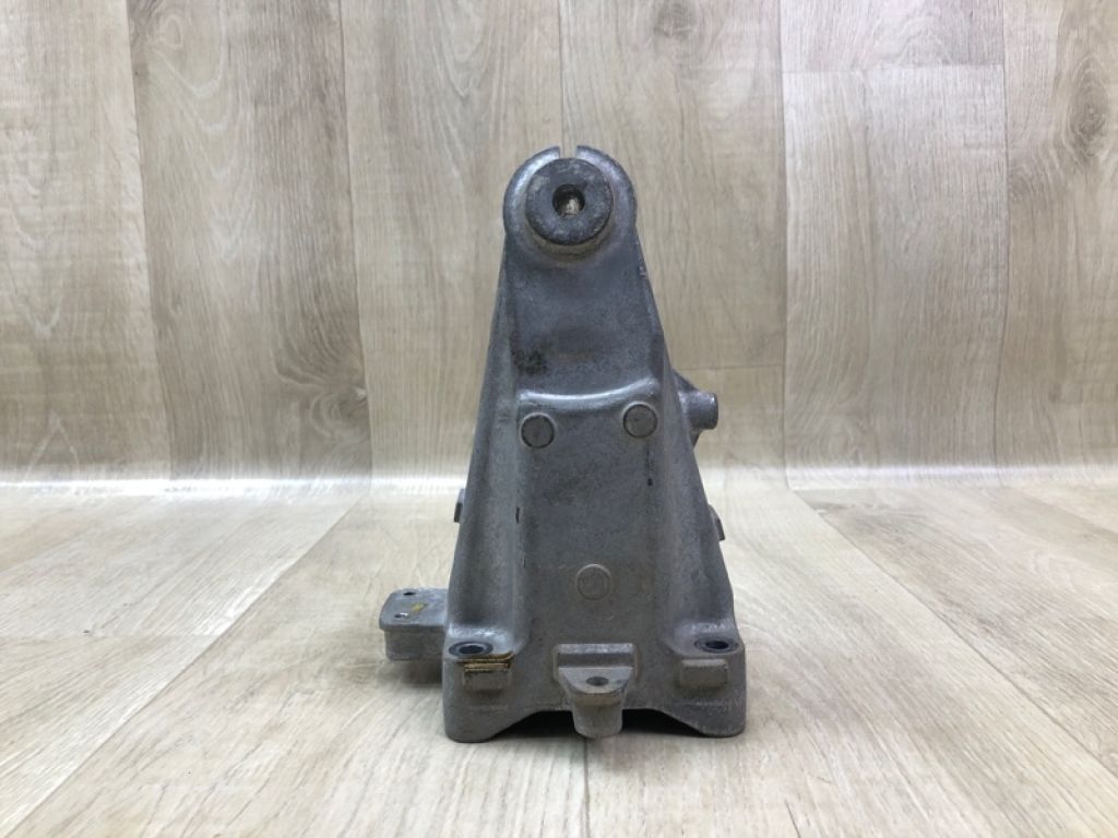 A 274 223 32 04 | Кронштейн опори двигуна прав. MERCEDES C-CLASS A205 16-21 - Фото 2