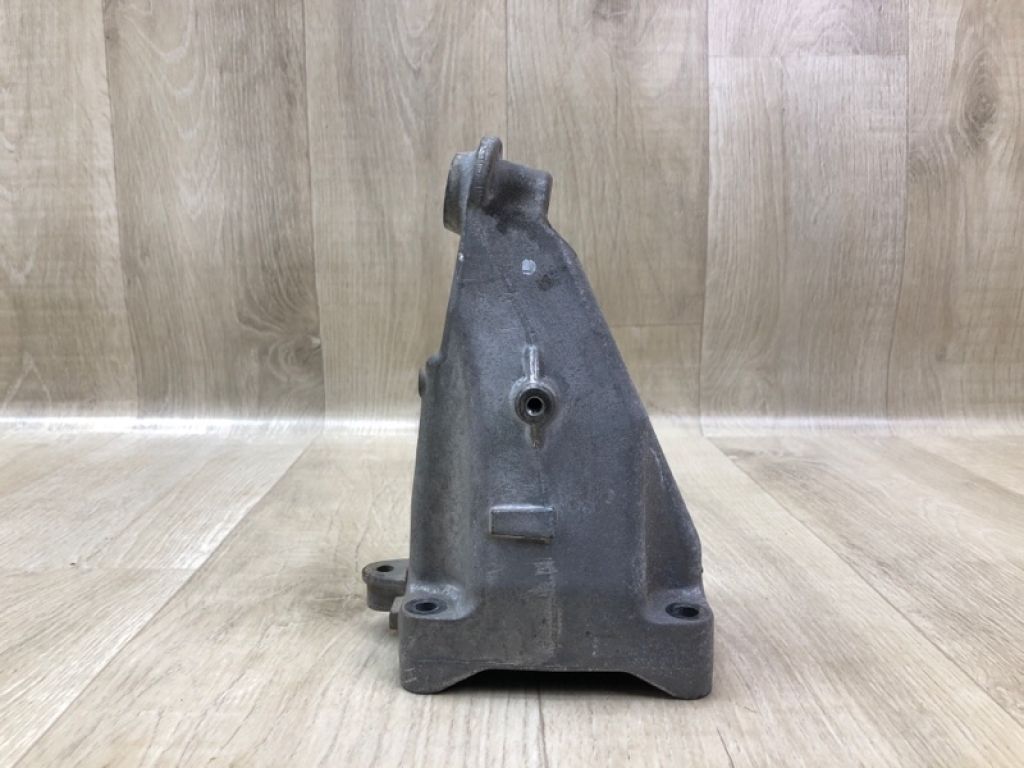 A 274 223 32 04 | Кронштейн опори двигуна прав. MERCEDES C-CLASS A205 16-21 - Фото 4