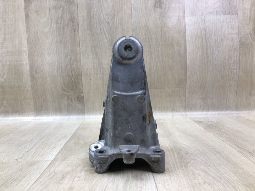 A 274 223 46 00 | Кронштейн опори двигуна лів. MERCEDES C-CLASS A205 16-21 - Фото 2