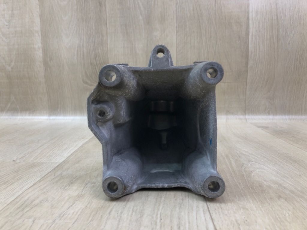 A 274 223 46 00 | Кронштейн опори двигуна лів. MERCEDES C-CLASS A205 16-21 - Фото 5