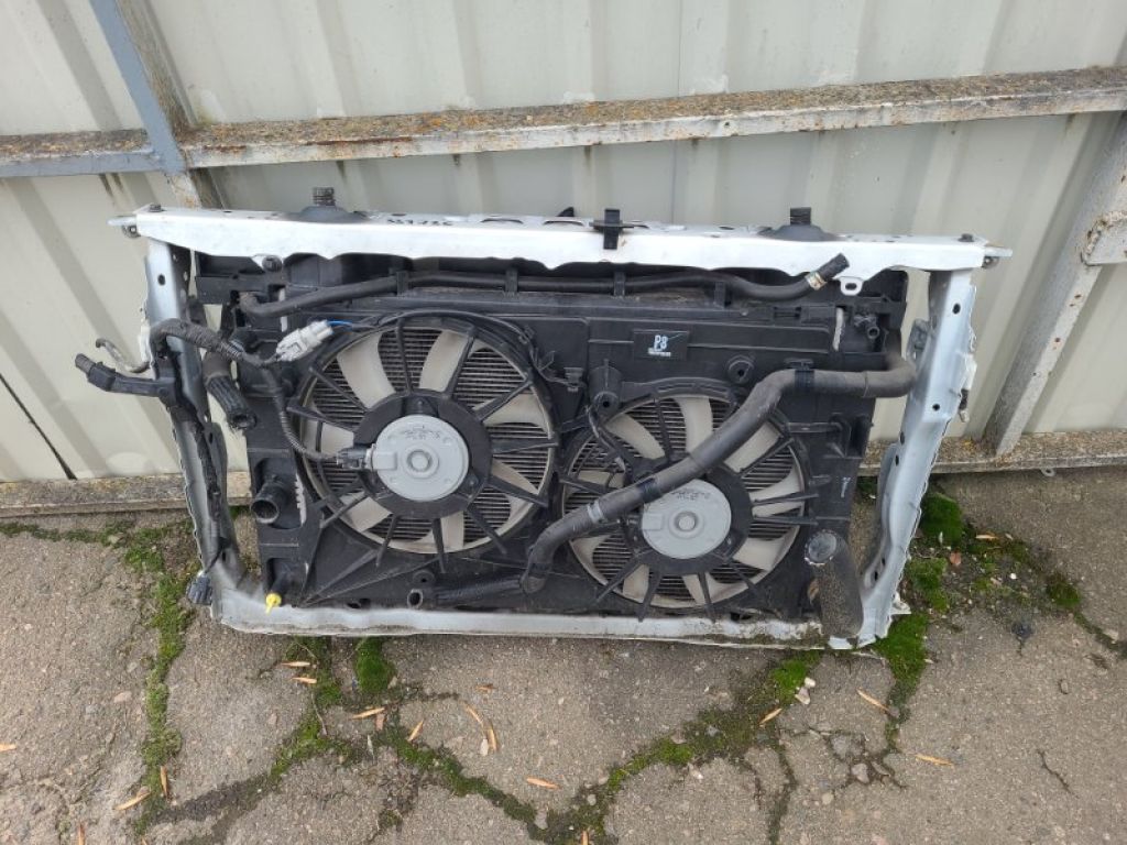 16400-37300 | Панель передня LEXUS CT200 17-