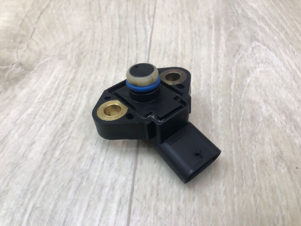 A 000 905 70 01 | Клапан вентиляції паливного бака MERCEDES GL-CLASS X166 12-16 - Фото 2