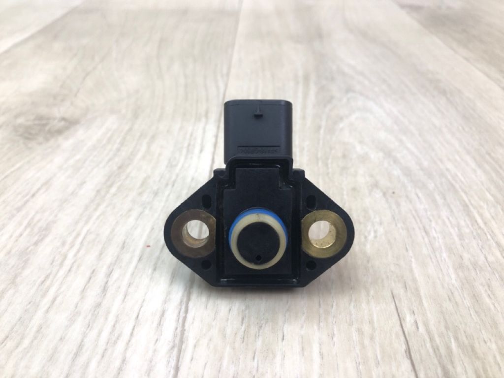 A 000 905 70 01 | Клапан вентиляції паливного бака MERCEDES GL-CLASS X166 12-16 - Фото 4