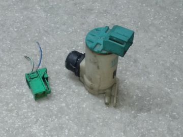 Насос омивача скла задн. NISSAN X-TRAIL T30 01-07