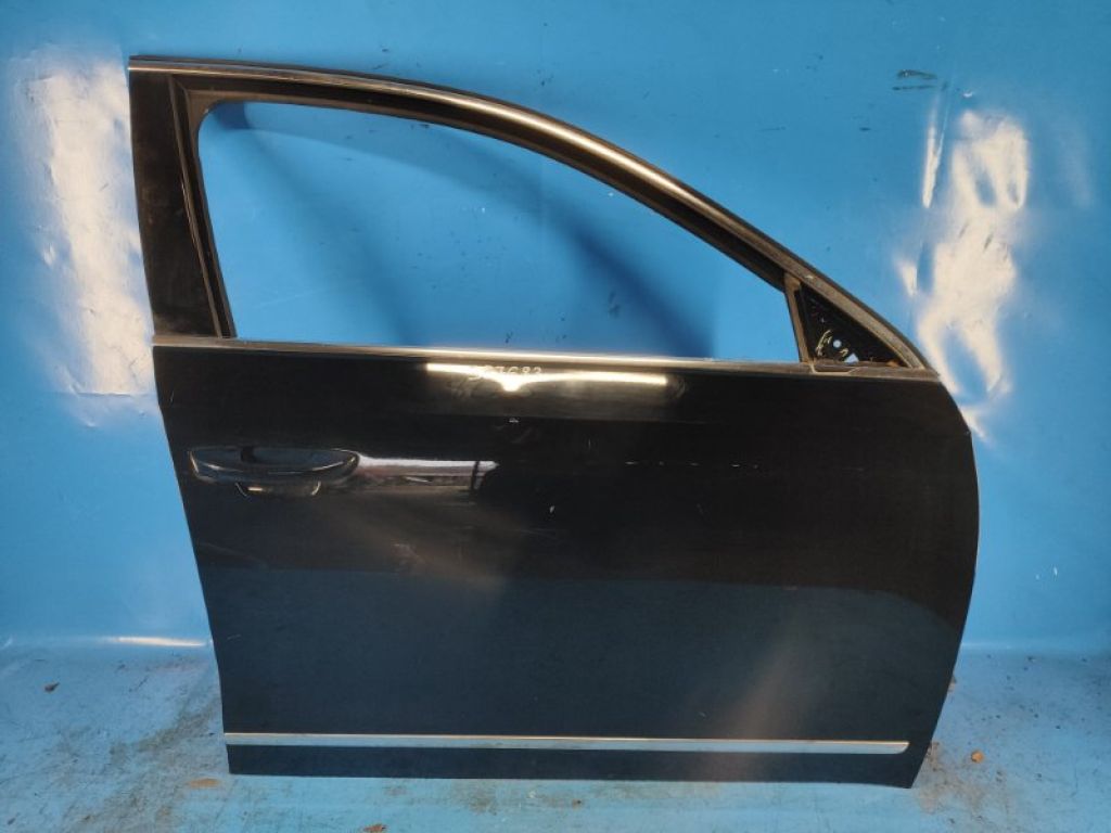 561 831 056 G | Двері передн. прав. VOLKSWAGEN PASSAT B8 14-