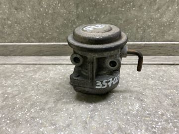 Клапан повітря прав. LEXUS GX470 02-09