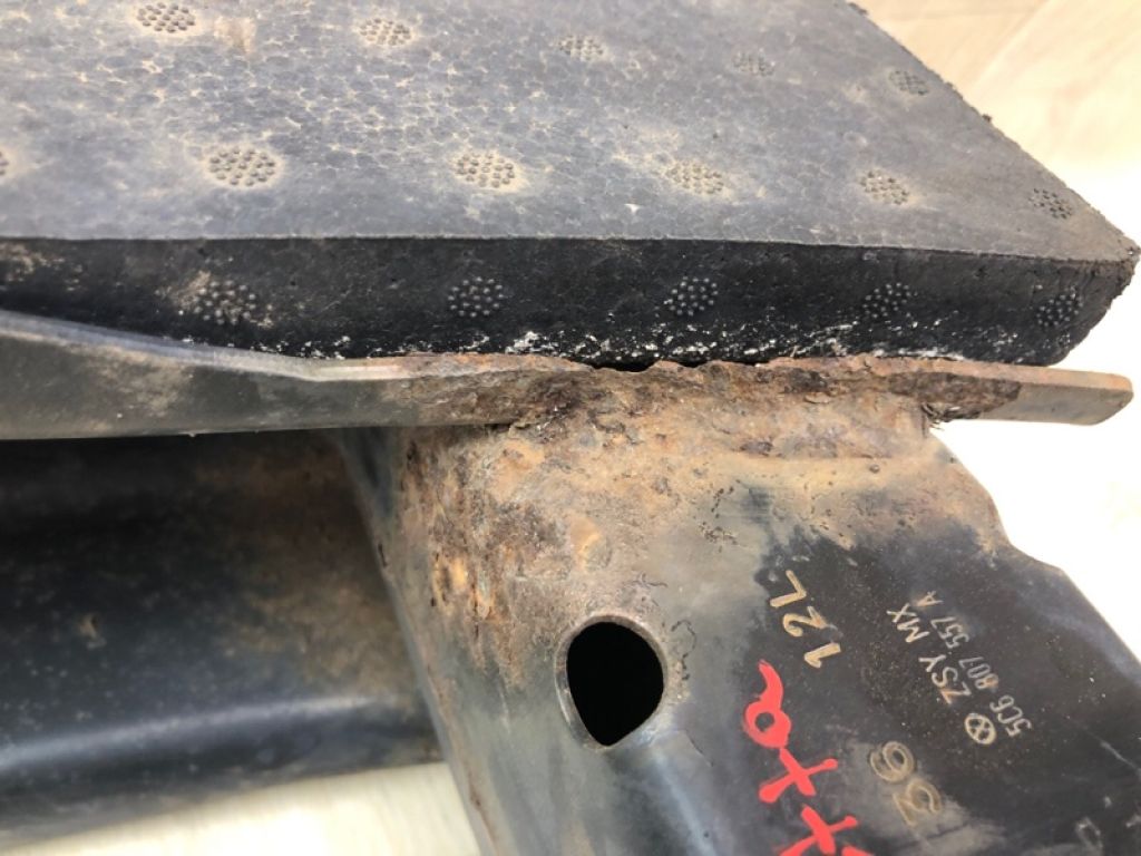 5C6807557A | Підсилювач заднього бампера VOLKSWAGEN JETTA USA 10-17 - Фото 11