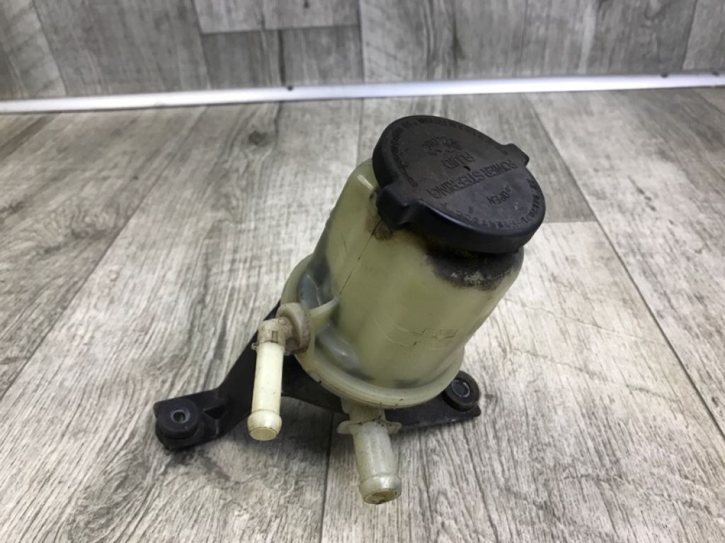 4436004010 | Бачок гідропідсилювача керма TOYOTA TACOMA 05-15