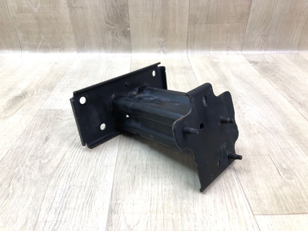 622104BA0A | Кронштейн підсилювача переднього бампера прав. NISSAN X-TRAIL/ROGUE T32 13-20