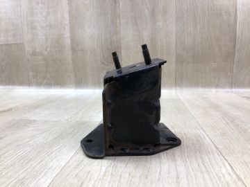 Кронштейн підсилювача заднього бампера прав. NISSAN ROGUE 08-15