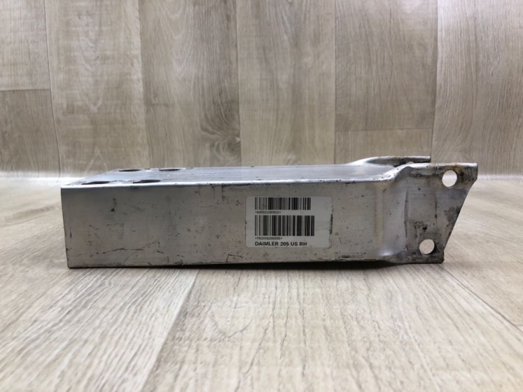 A 205 620 06 95 | Кронштейн усилителя переднего бампера прав. MERCEDES C-CLASS A205 16-21 - Фото 3