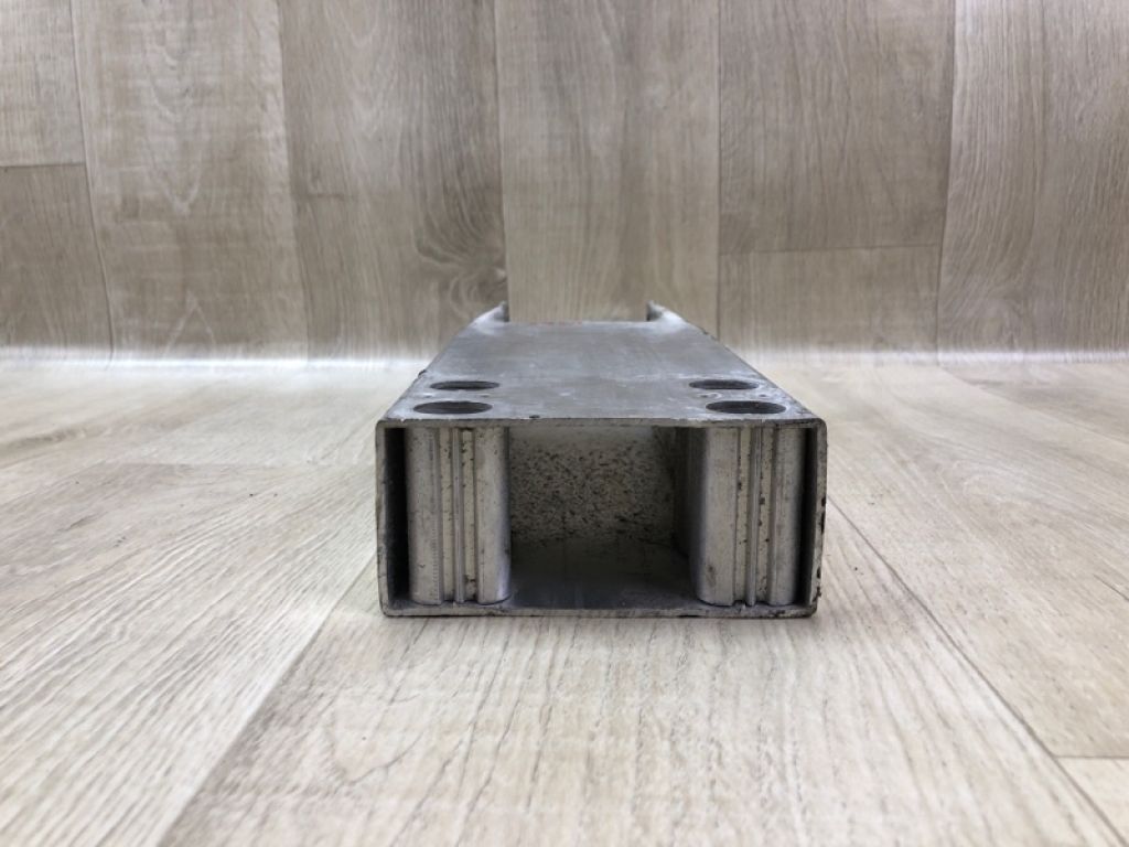 A 205 620 06 95 | Кронштейн усилителя переднего бампера прав. MERCEDES C-CLASS A205 16-21 - Фото 4