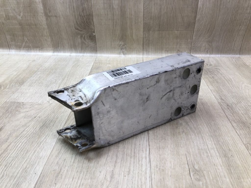 A 205 620 05 95 | Кронштейн усилителя переднего бампера лев. MERCEDES C-CLASS A205 16-21