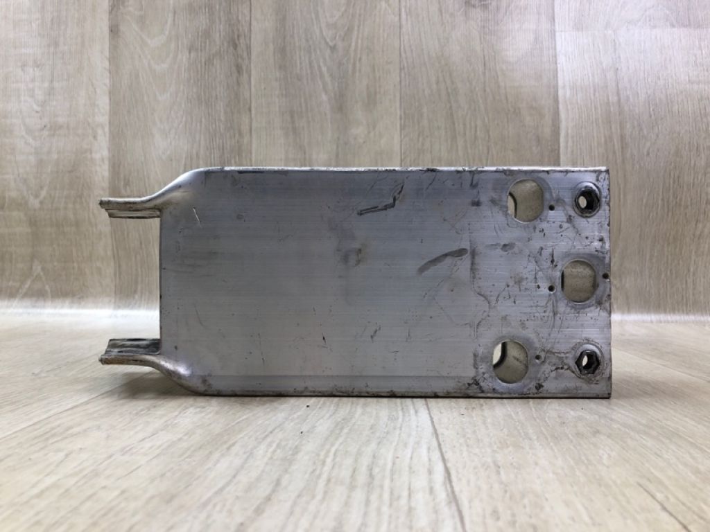 A 205 620 05 95 | Кронштейн усилителя переднего бампера лев. MERCEDES C-CLASS A205 16-21 - Фото 2