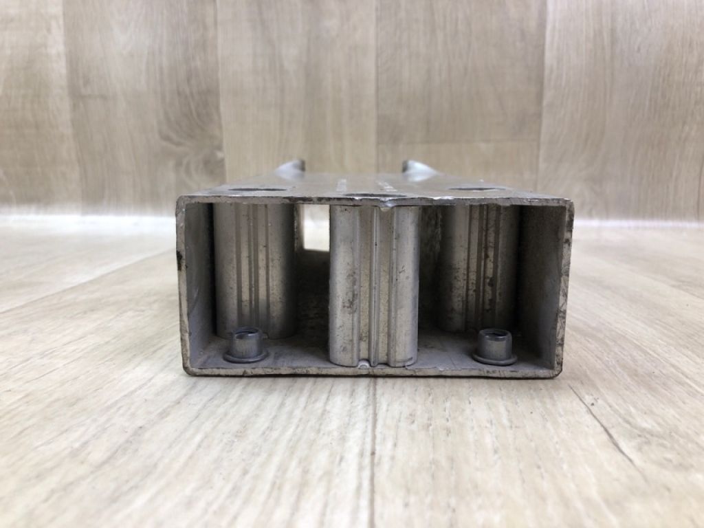 A 205 620 05 95 | Кронштейн усилителя переднего бампера лев. MERCEDES C-CLASS A205 16-21 - Фото 4