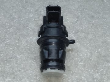 Насос омивача скла задн. TOYOTA RAV4 05-12