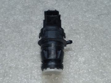 Насос омивача скла передн. TOYOTA RAV4 05-12