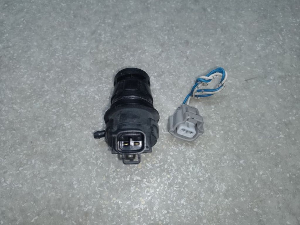 85330-21010 | Насос омивача скла передн. TOYOTA RAV4 05-12 - Фото 2